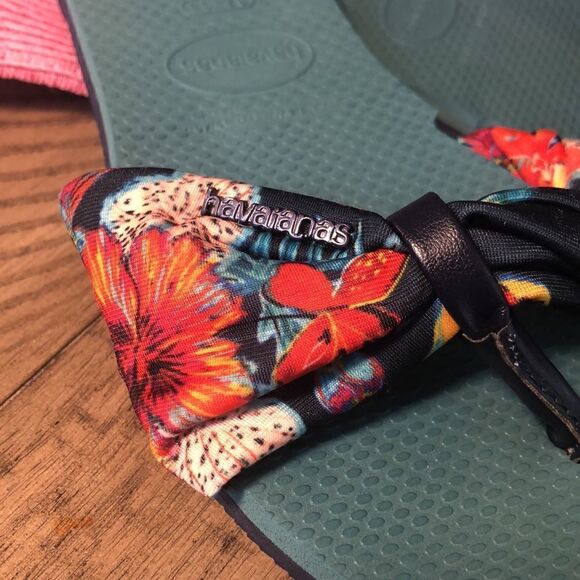 Havaianas’ Logo Floral Sandals 🩴 Comfort 4” Wide Footbed and Slip Proof Soles - Picture 4 of 17